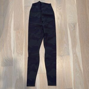 Alo Yoga Leggings: Camo